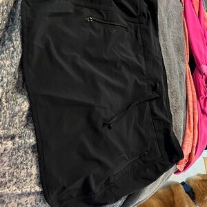 Magellan Outdoors Black Fish Gear Apparel skirt with attached ahorts skort